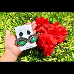 ✨Eye Catching Earrings✨